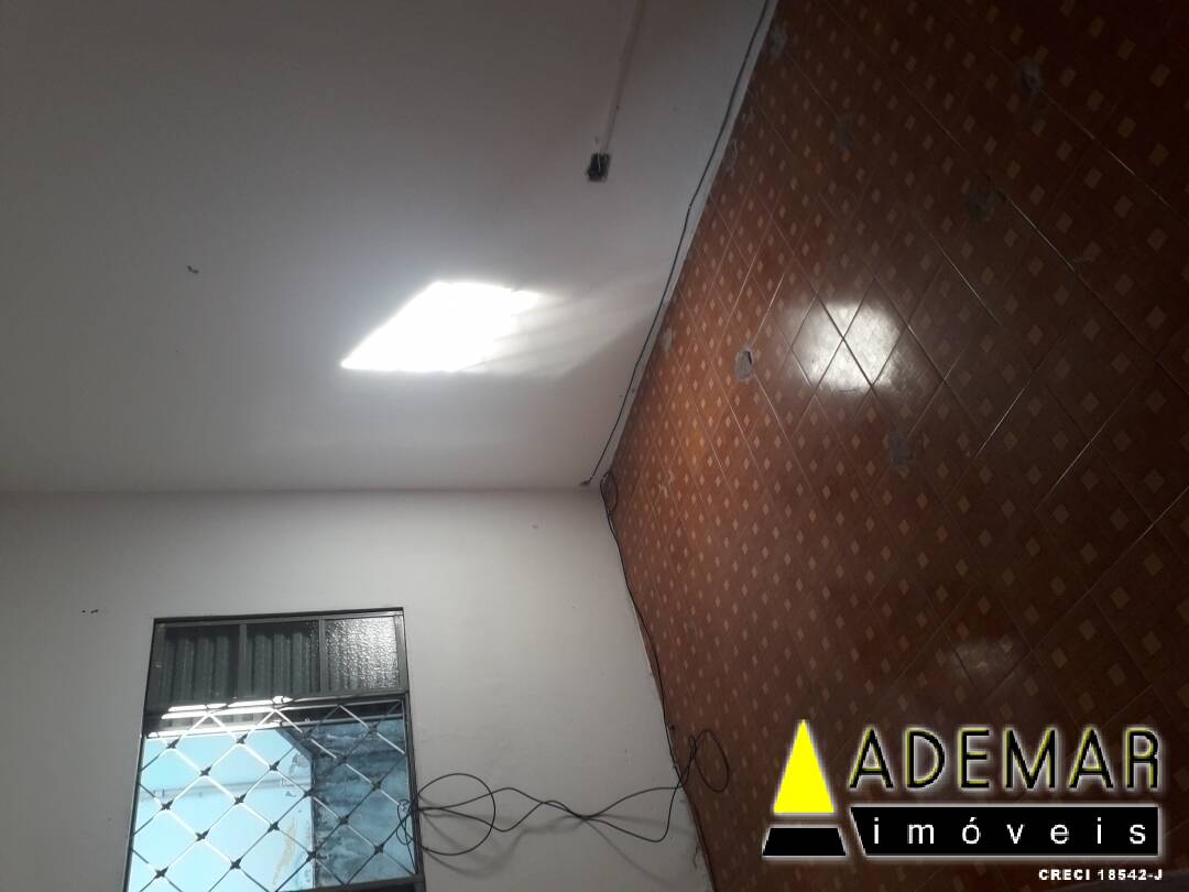 Casa à venda com 6 quartos, 200m² - Foto 10