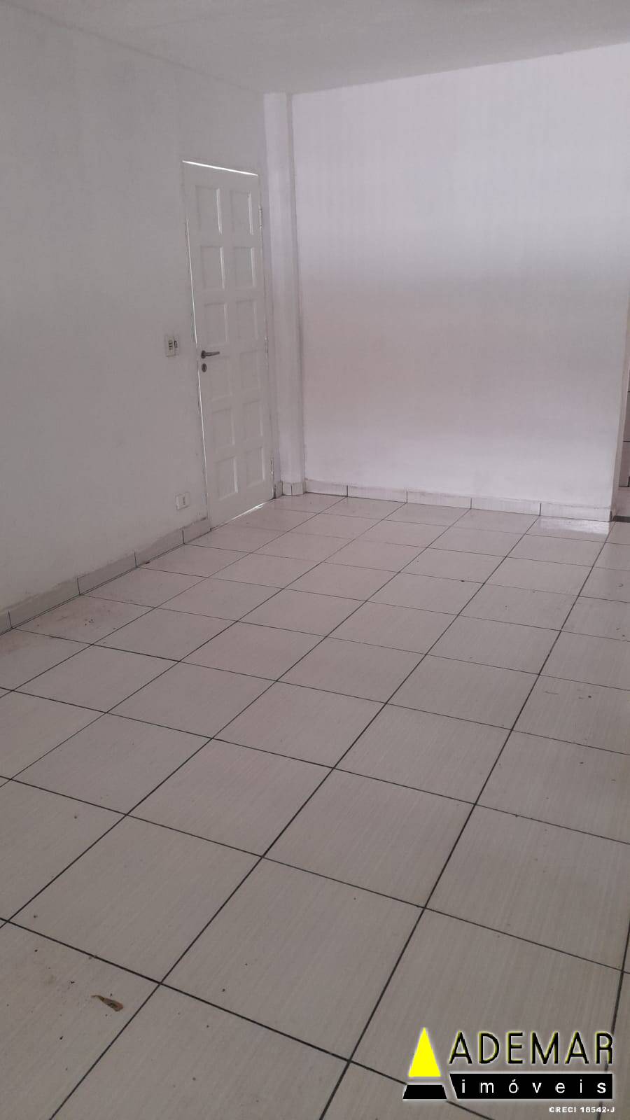 Casa à venda e aluguel com 2 quartos, 230m² - Foto 1