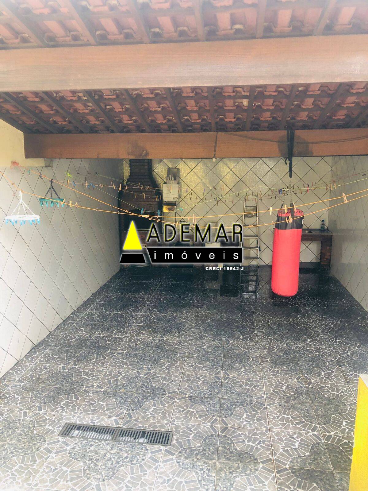 Casa à venda com 4 quartos, 110m² - Foto 2
