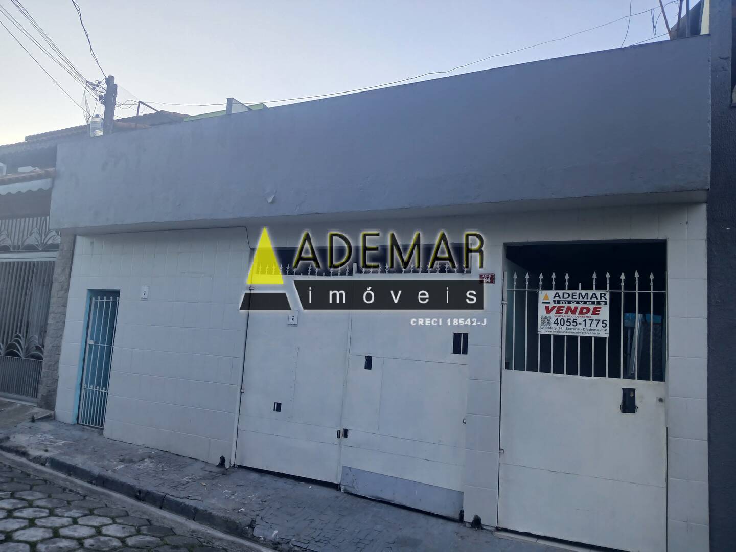 Casa à venda com 8 quartos, 200m² - Foto 2