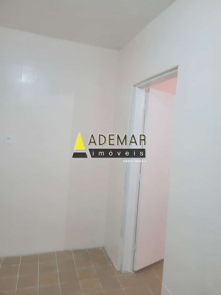 Casa à venda com 8 quartos, 200m² - Foto 17