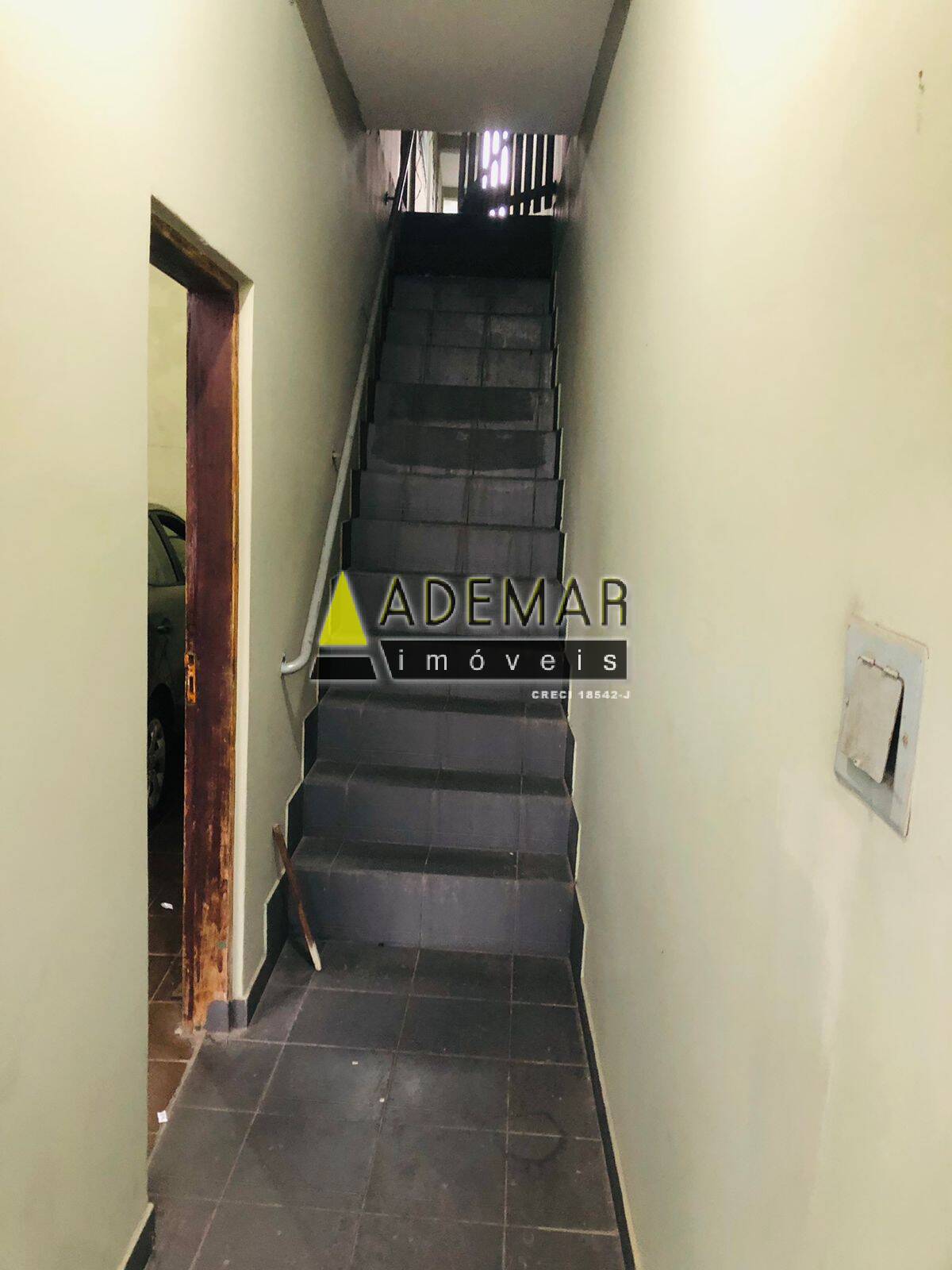 Casa à venda com 3 quartos, 280m² - Foto 2