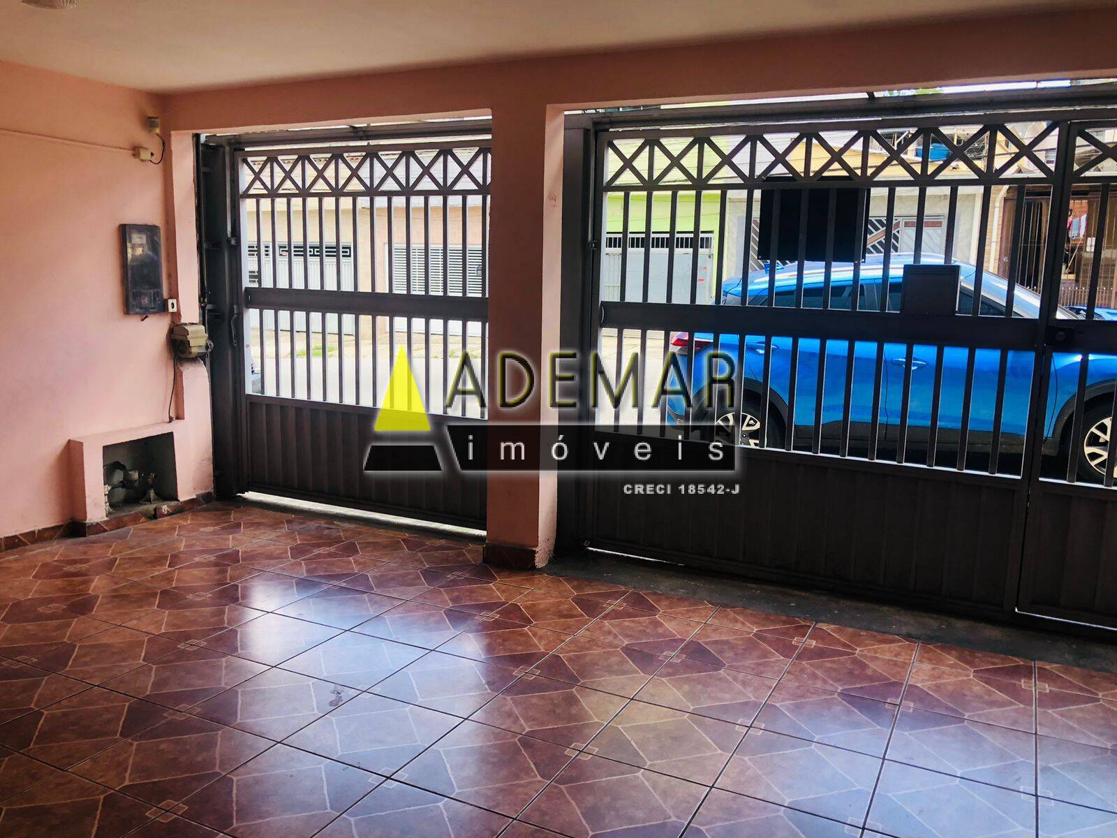 Casa à venda com 3 quartos, 150m² - Foto 1