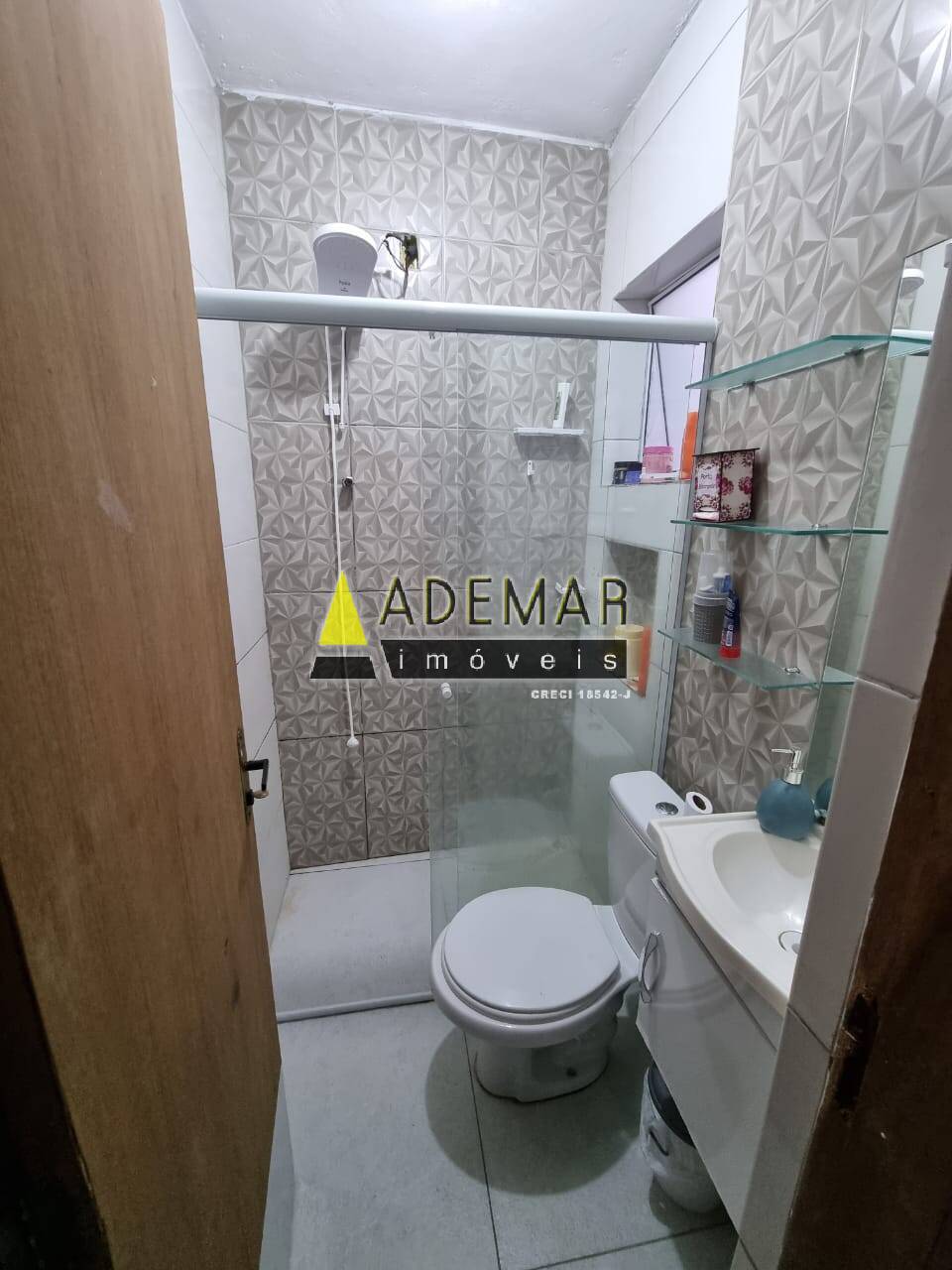 Casa à venda com 3 quartos, 140m² - Foto 2