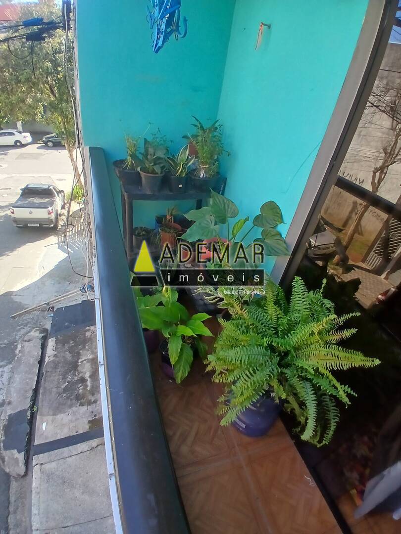 Casa à venda com 4 quartos, 186m² - Foto 1