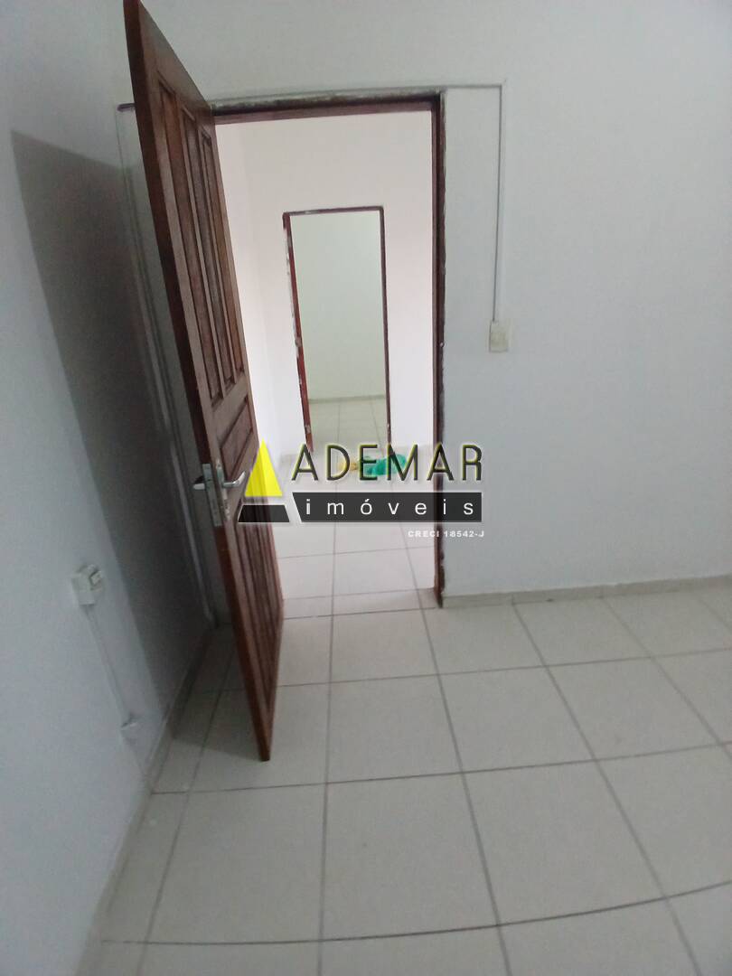 Casa à venda com 2 quartos, 60m² - Foto 2