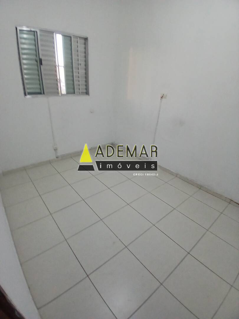 Casa à venda com 2 quartos, 60m² - Foto 5