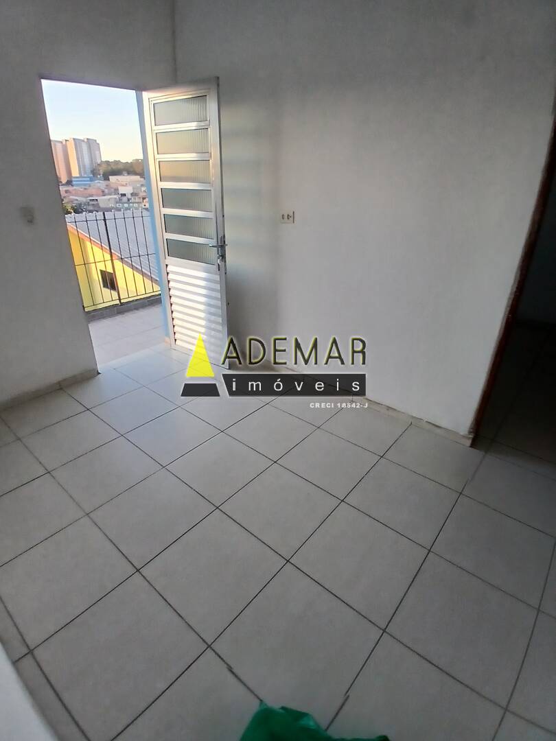 Casa à venda com 2 quartos, 60m² - Foto 6