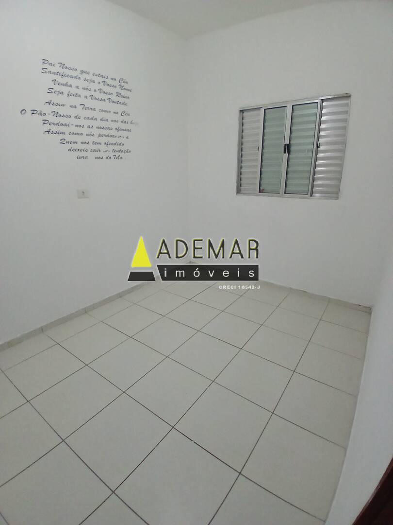 Casa à venda com 2 quartos, 60m² - Foto 7