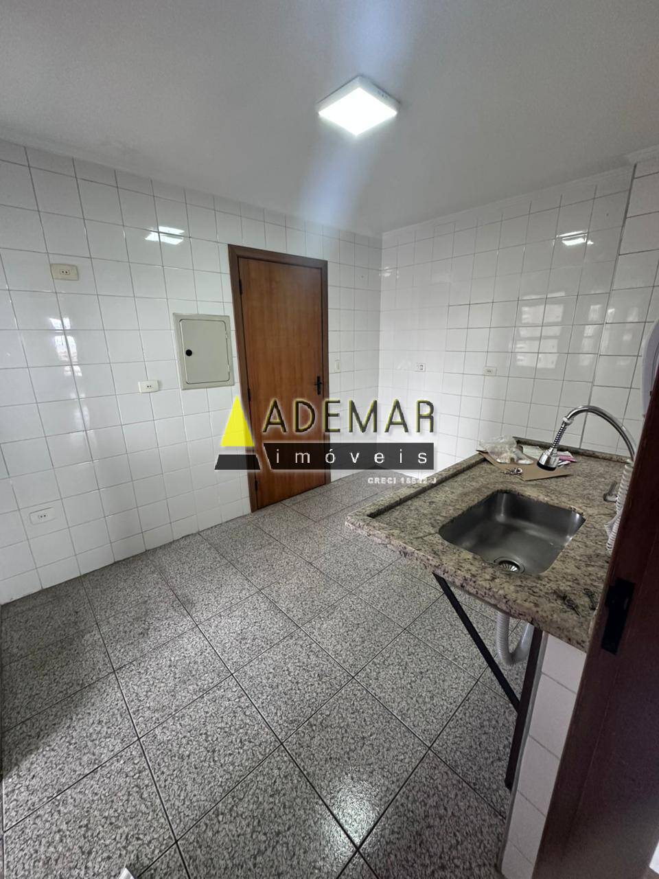 Apartamento para alugar com 3 quartos, 80m² - Foto 3