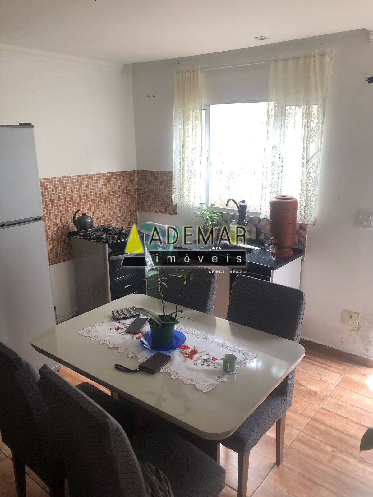 Casa à venda com 3 quartos, 225m² - Foto 2