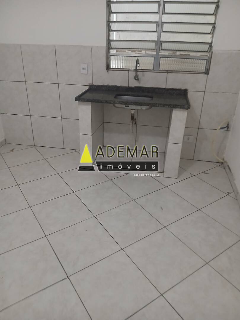 Casa para alugar com 1 quarto, 30m² - Foto 1