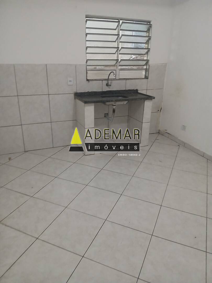Casa para alugar com 1 quarto, 30m² - Foto 3