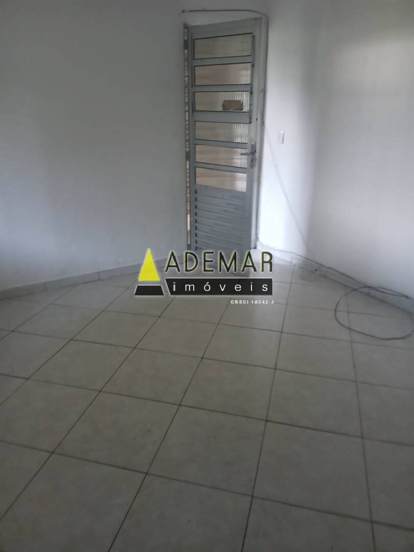 Casa para alugar com 1 quarto, 30m² - Foto 4
