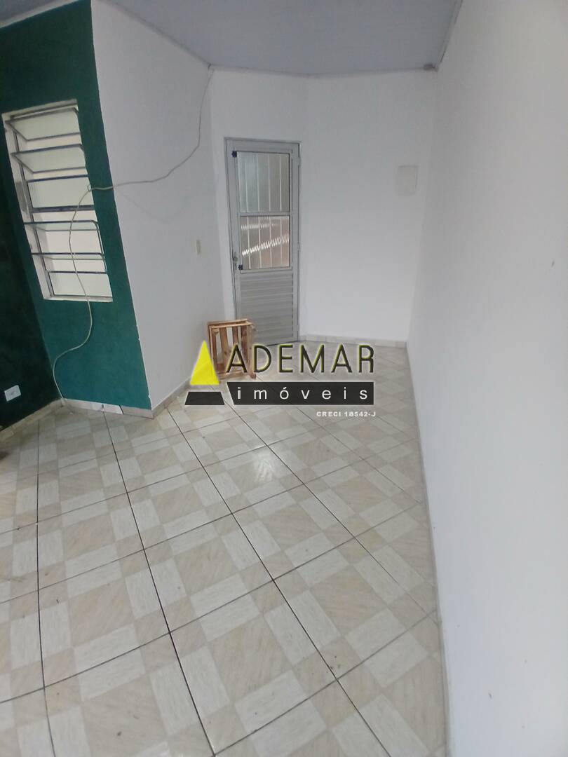Casa para alugar com 1 quarto, 40m² - Foto 3