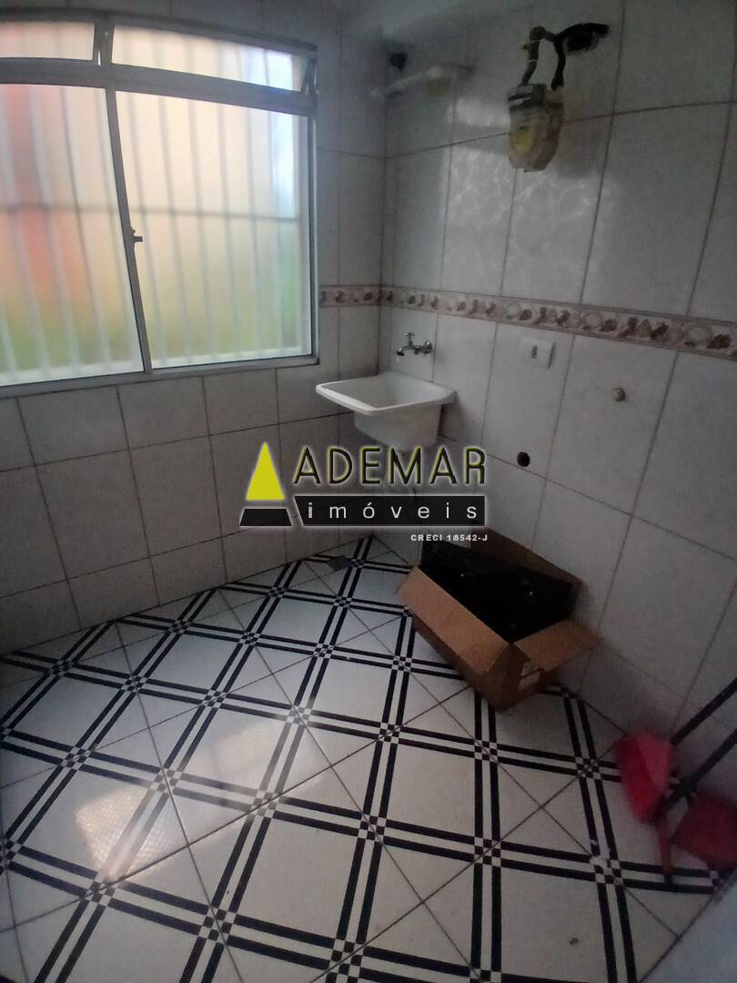 Casa para alugar com 2 quartos, 40m² - Foto 1