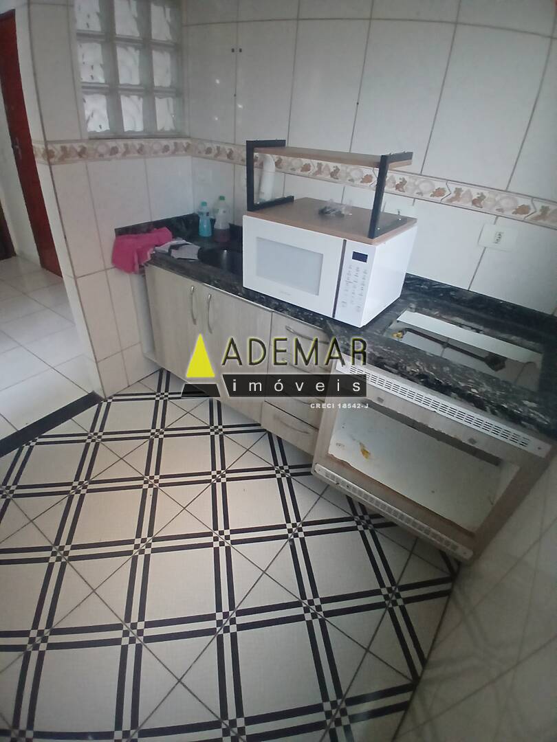 Casa para alugar com 2 quartos, 40m² - Foto 2