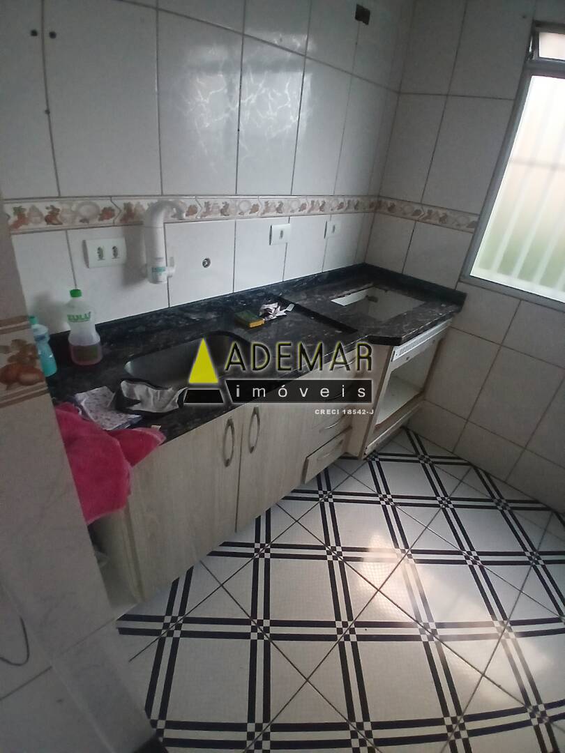 Casa para alugar com 2 quartos, 40m² - Foto 9