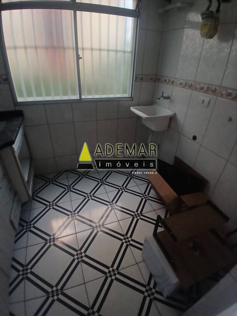 Casa para alugar com 2 quartos, 40m² - Foto 10
