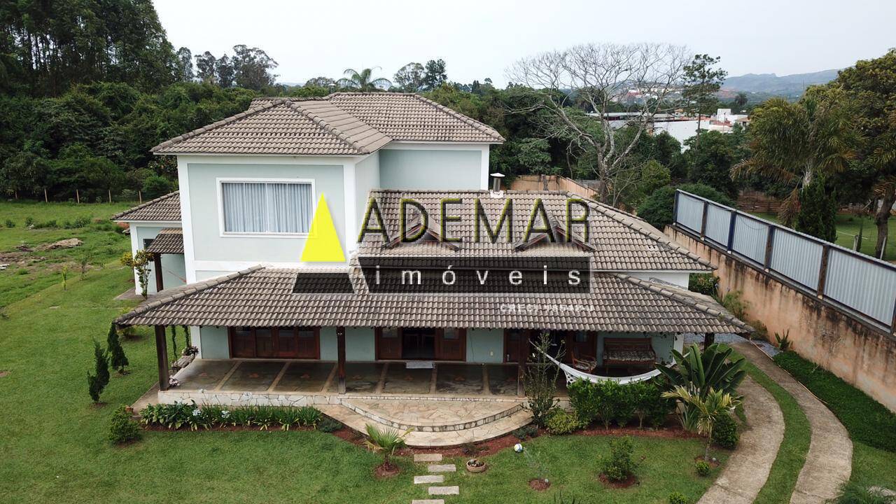 Casa à venda com 7 quartos, 2260m² - Foto 1