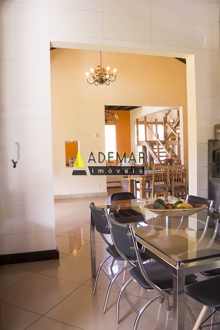 Casa à venda com 7 quartos, 2260m² - Foto 11