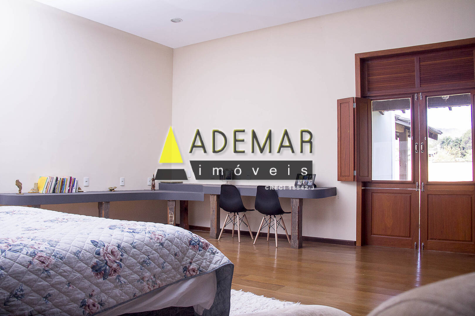 Casa à venda com 7 quartos, 2260m² - Foto 35