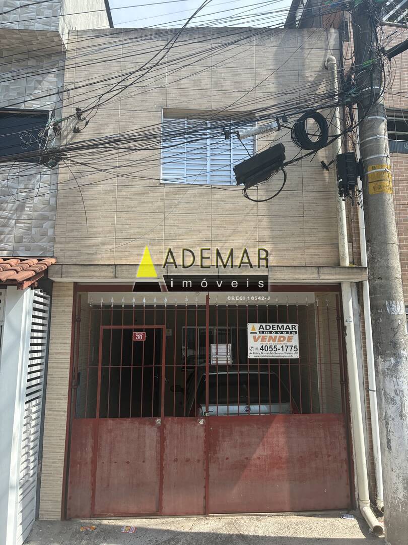 Casa à venda com 4 quartos, 150m² - Foto 1