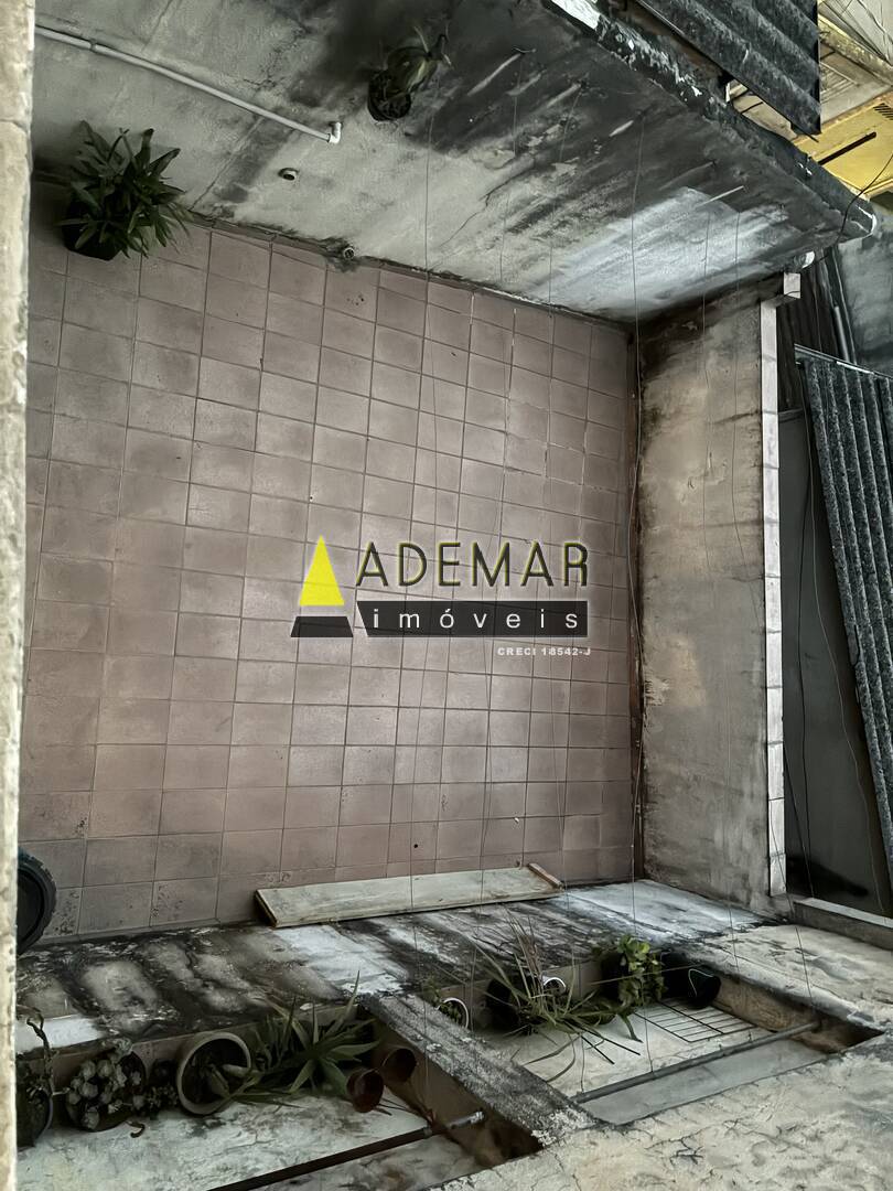 Casa à venda com 4 quartos, 150m² - Foto 14